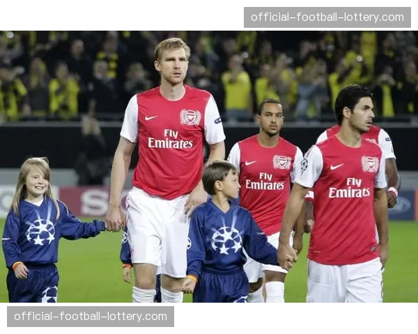 前德国国脚默特萨克在专栏中撰文，探讨现代中卫的防守技巧