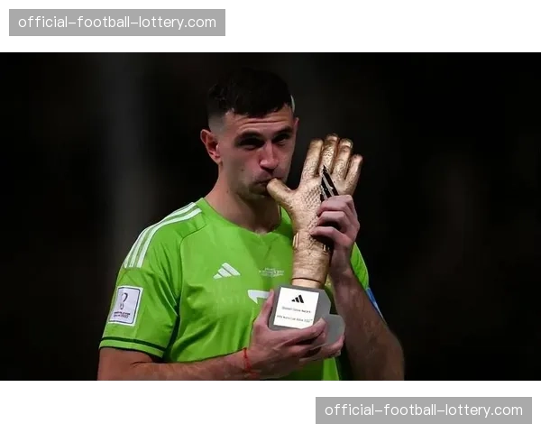 法国足协就马赛球迷骚乱事件开出罚单，俱乐部被罚空场两场