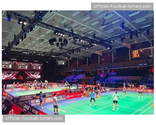 尤尼克斯发布2026汤尤杯限量联名球拍，中国市场预售秒罄